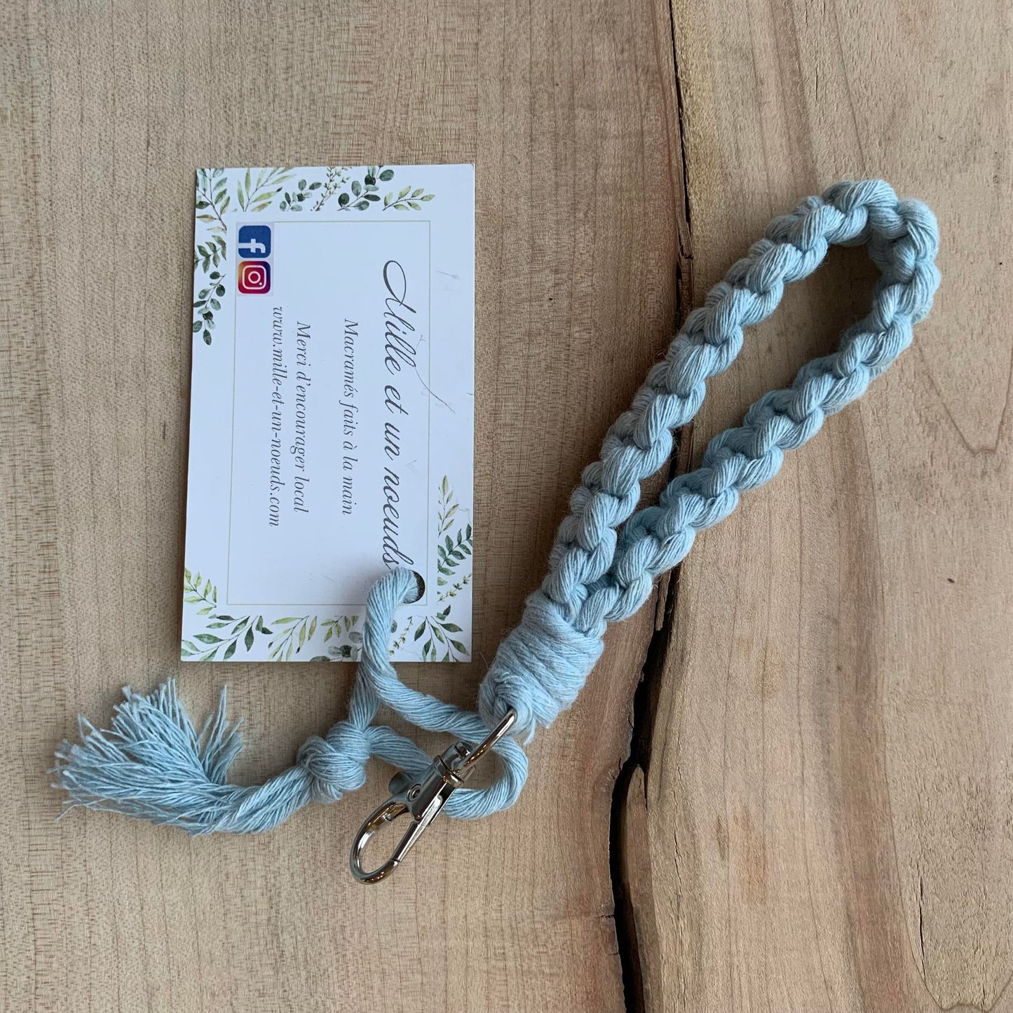 Macramé porte-clés bleu poudre